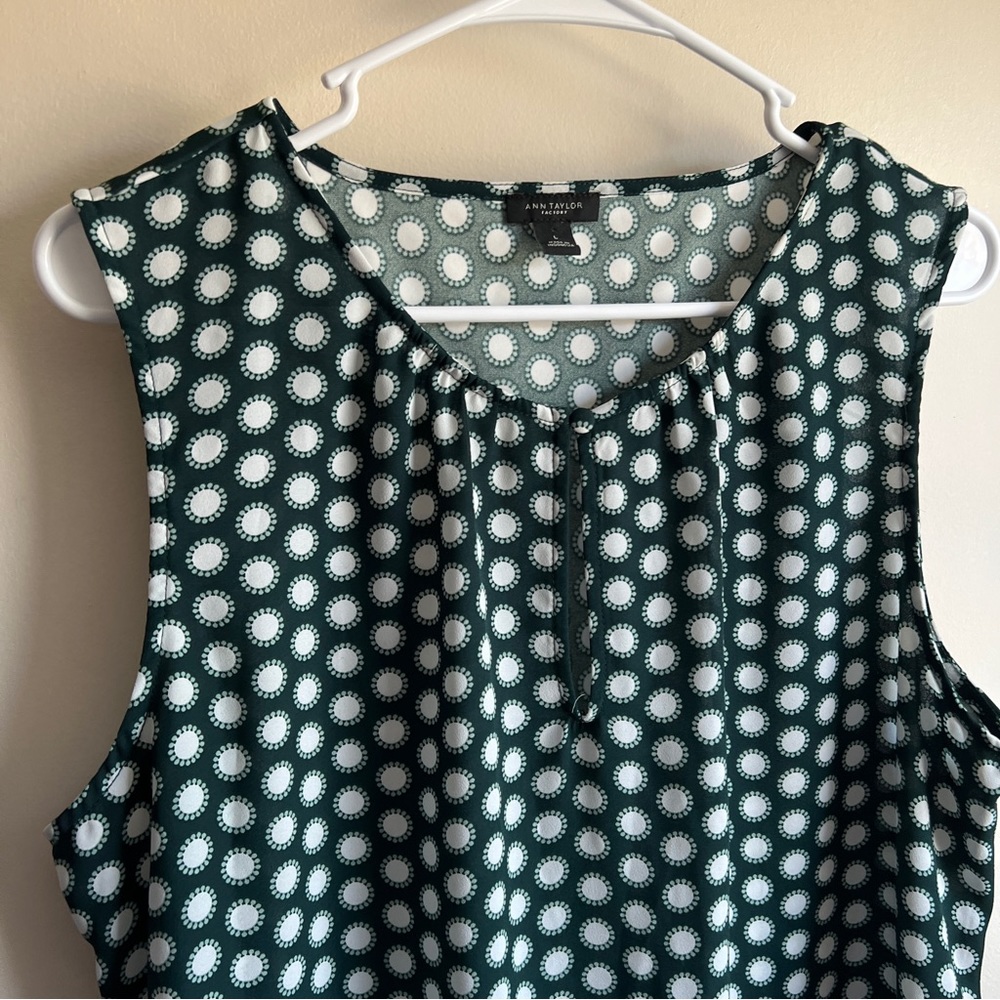 Ann Taylor Green Patterned Sleeveless Career Tank Top - Picture 2 of 5